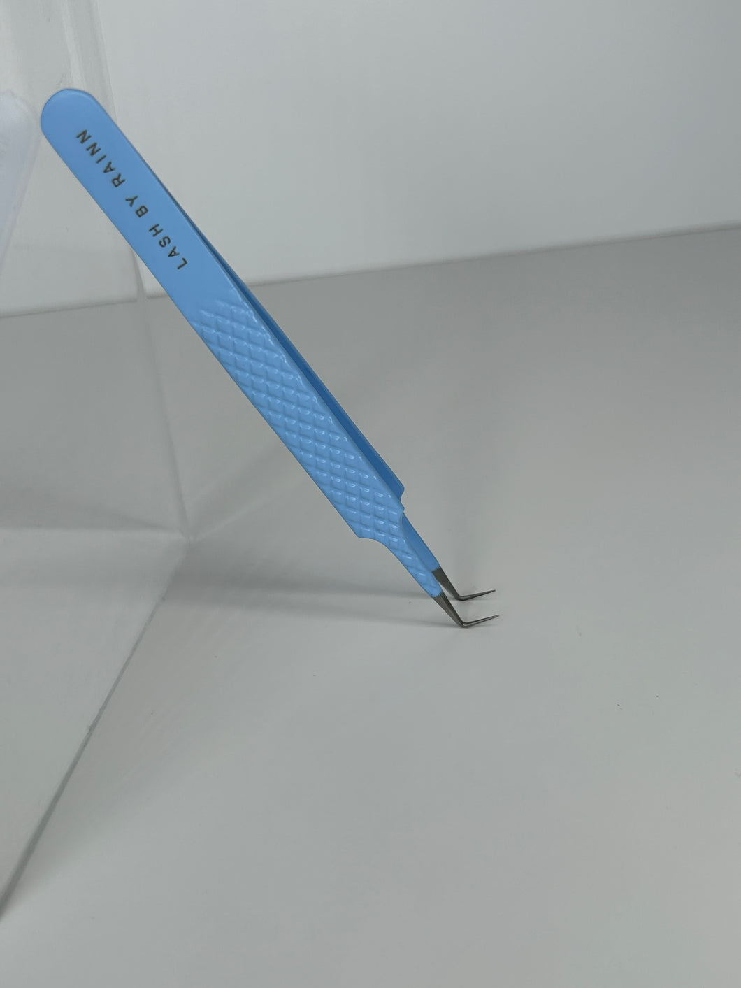“That Girl” tweezers